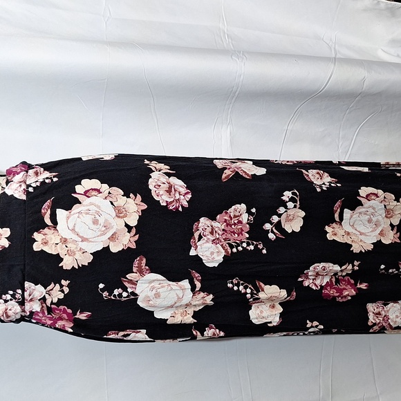 CHARLOTTE RUSSE SKIRT SIZE LARGE.  BIN 106 - Picture 2 of 6